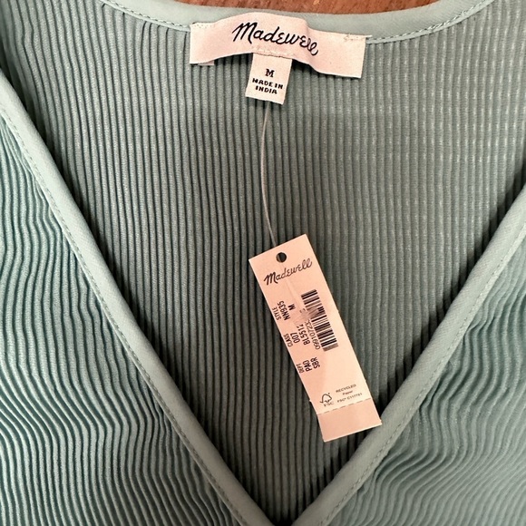 Madewell Pleated Flare-Sleeve Top - Picture 7 of 7